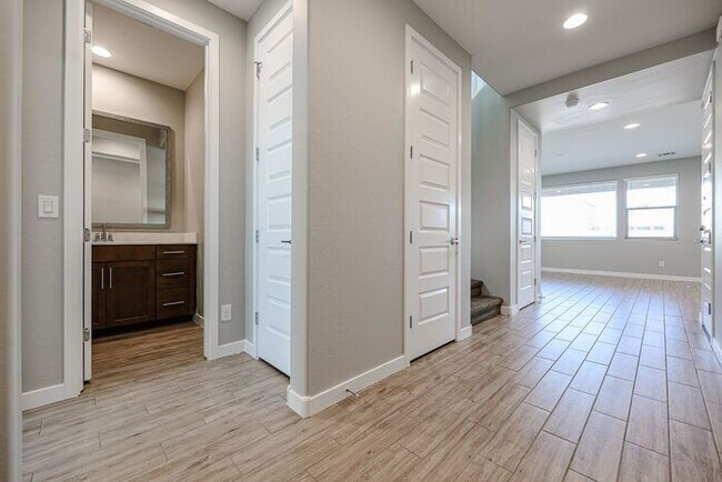 Building Photo - Available August 7th! Gated Community 4 Bedroom 3 Bathroom Home!