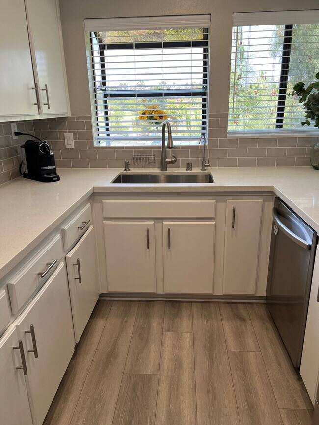 Building Photo - 2 Bedroom Condo in Rancho Bernardo with Golf Course Views