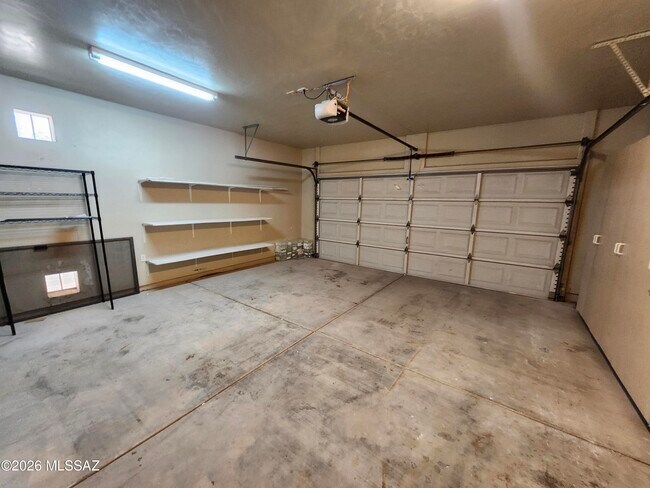 Building Photo - 11065 E Snyder Rd