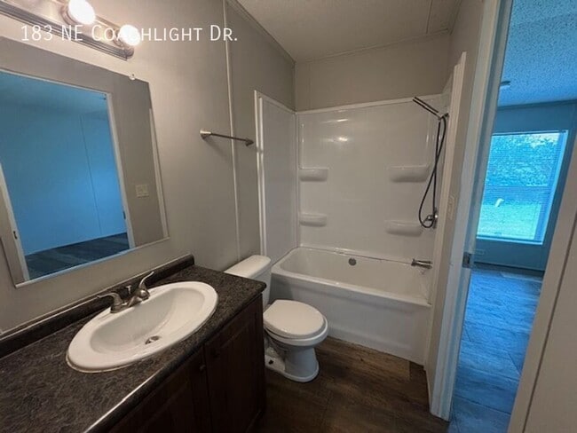 Building Photo - 183 Coachlight Dr