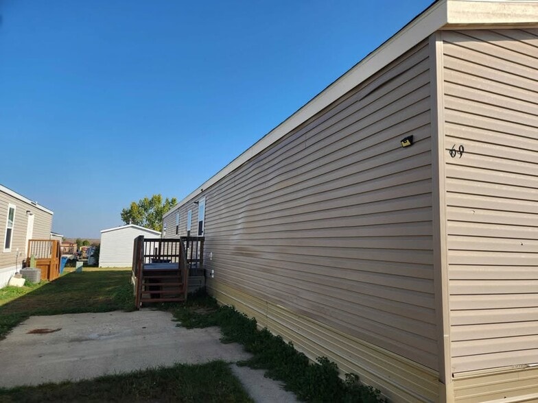 Building Photo - 3805 7th St NE