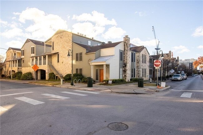 Building Photo - 2529 Rio Grande St
