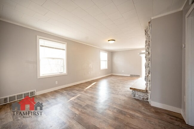 Building Photo - 505 Racine St