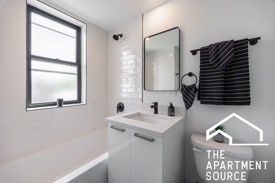 Building Photo - 4410 N Greenview Ave