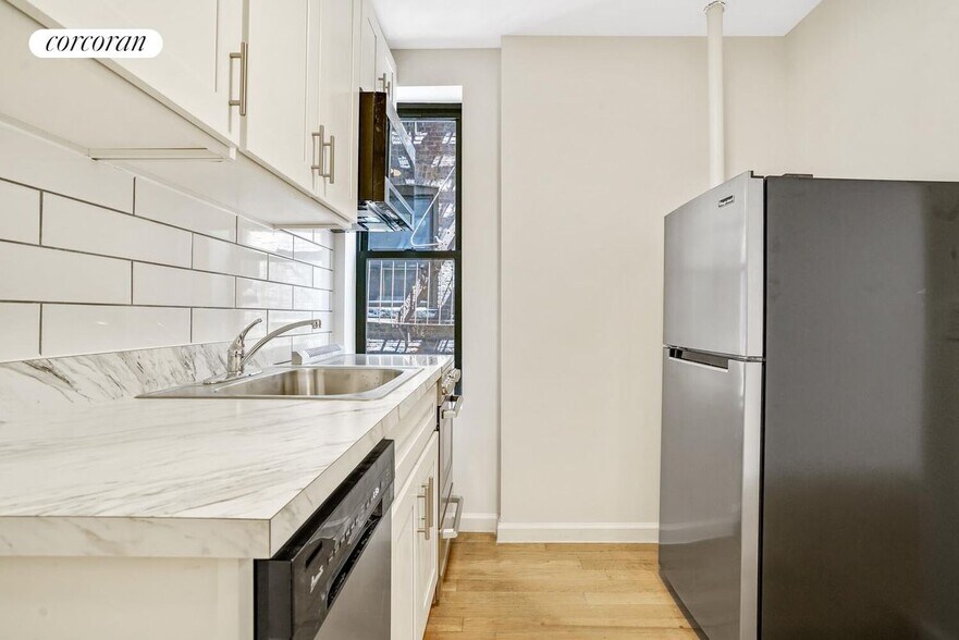 Primary Photo - 532 E 82nd St