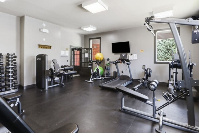 Building Photo - 3 Bed/2.5 Bath End-of-Row Beltsville Townhome