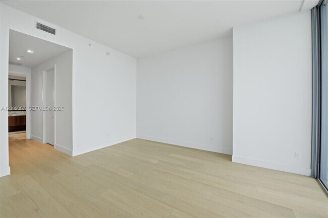 Building Photo - 175 SE 25th Rd