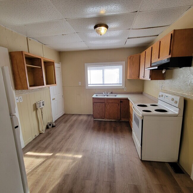 Building Photo - 2 Bedroom Eastside Home