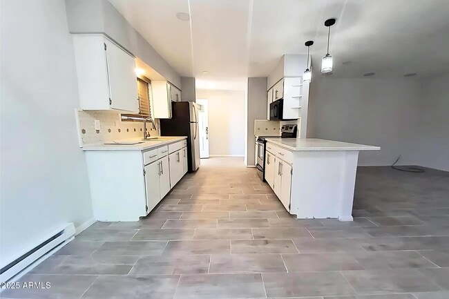 Building Photo - 3547 N Valorie Dr