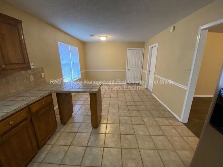 Building Photo - 2106 Breckenridge Terrace