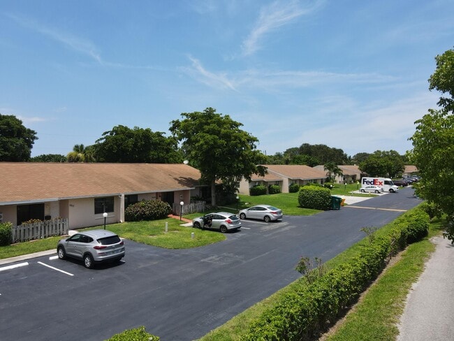 Building Photo - 3797 Park Lane Villas Rd