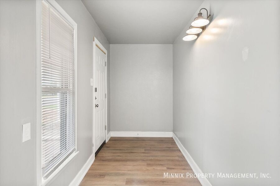 Building Photo - 1302 Ave. E (FS)-1