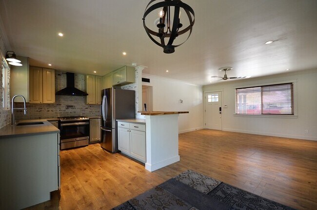 Building Photo - Beautiful Scottsdale Home 3 beds 2 baths G...