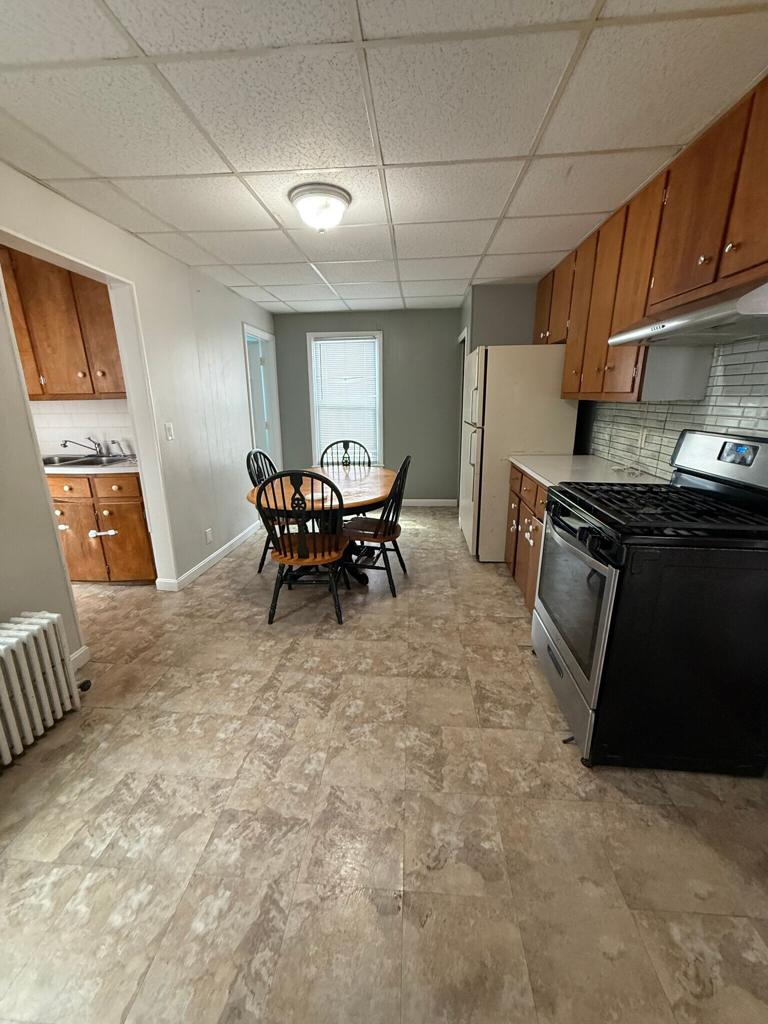 Building Photo - 158 Forest St