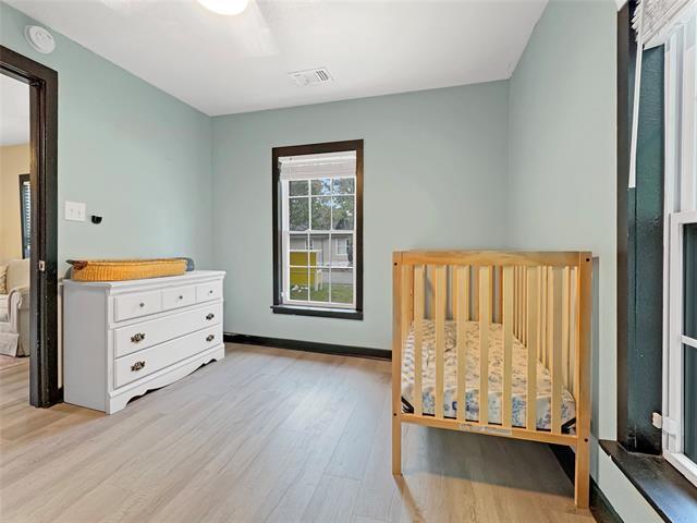 Building Photo - 604 Maple St