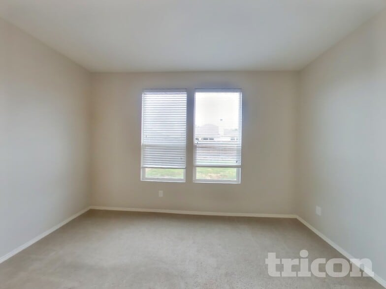 Building Photo - 115 Abelia Dr