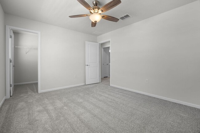 Building Photo - Luxury Living for Lease – 5BR Home with Of...