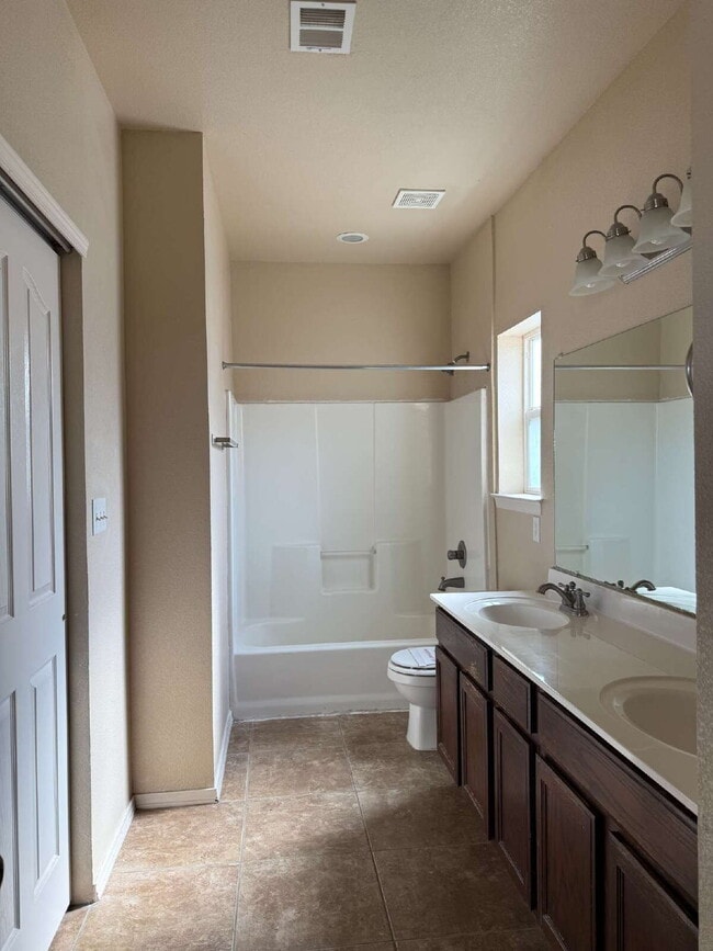 Building Photo - Cozy three-bedroom two bath at a great location! 10429 Silvercloud Drive, El Paso, Texas 79924