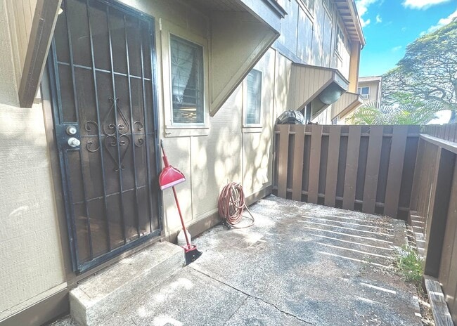 Building Photo - SPACIOUS TOWNHOUSE 2 BED/1.5 BATH/1 PRKG, ...