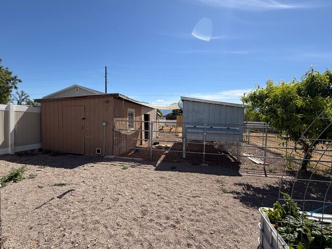 Building Photo - GORGEOUS SPACOUS HOMESTEAD!!!