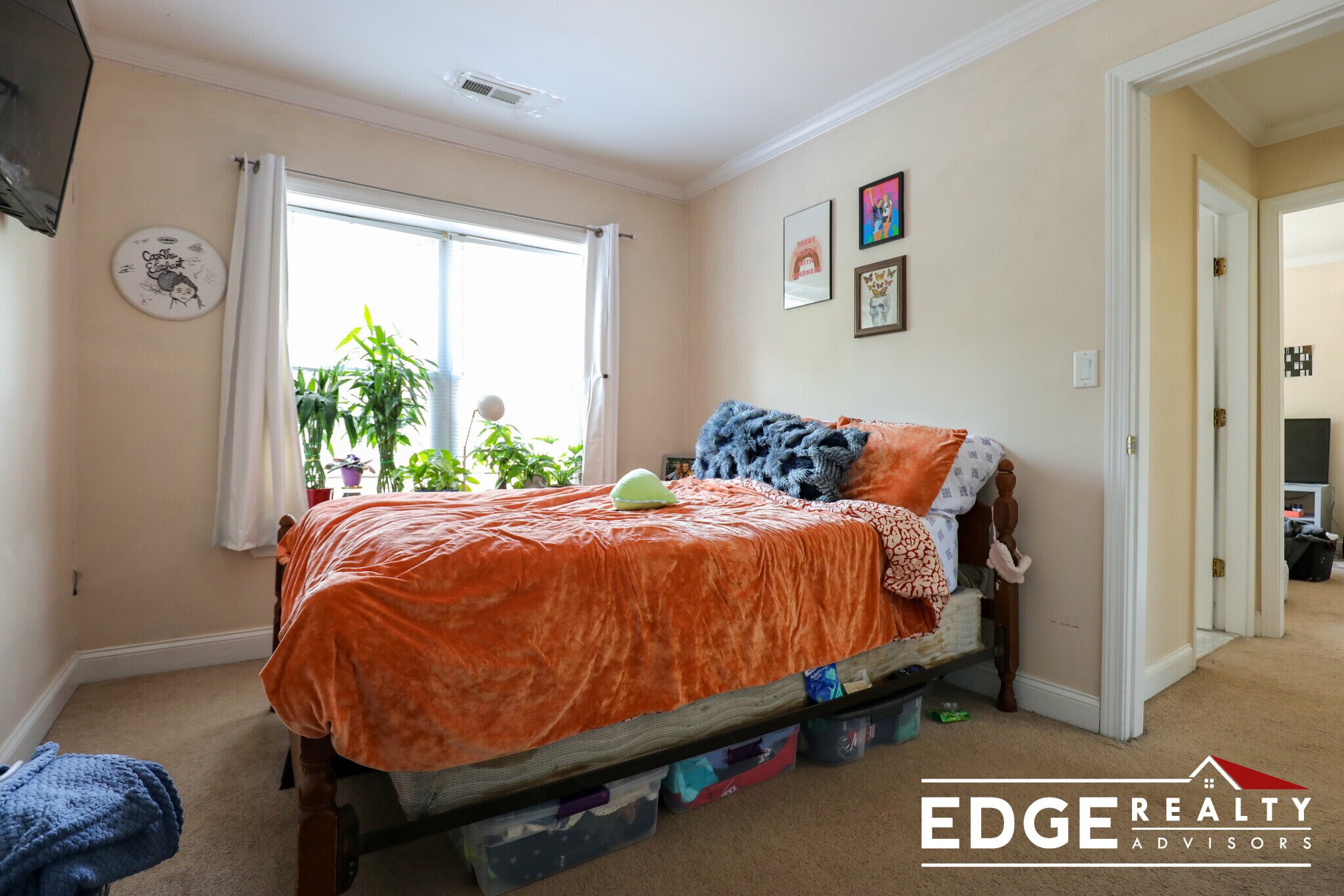 Building Photo - 168 Newton St