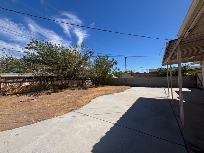 Building Photo - 5220 Apple Valley Ln