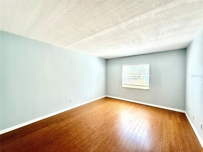Building Photo - 2886 Somerset Park Dr