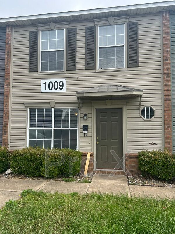 Building Photo - 1009 SE J St