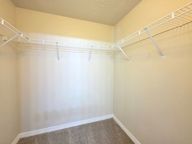 Building Photo - FOR RENT in Newberry 4 Bed, 2 bath corner home