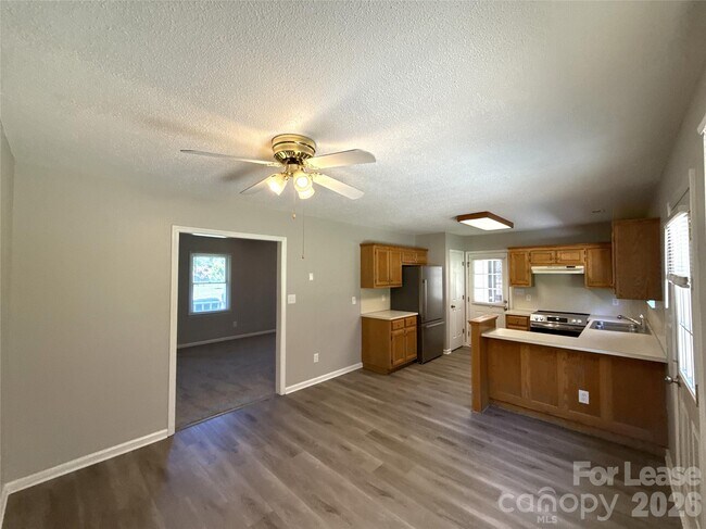 Building Photo - 3211 Karen Ln