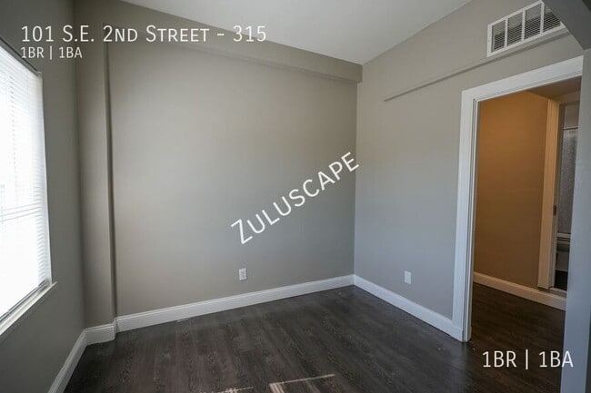 Building Photo - 101 SE 2nd St