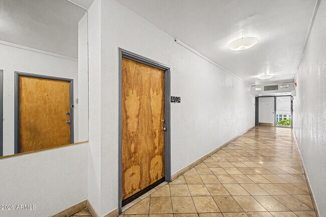 Building Photo - 805 N 4th Ave