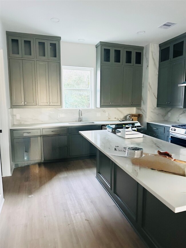 Building Photo - 618 E 35th St