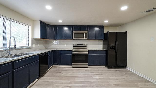 Building Photo - 1221 Cove Dr