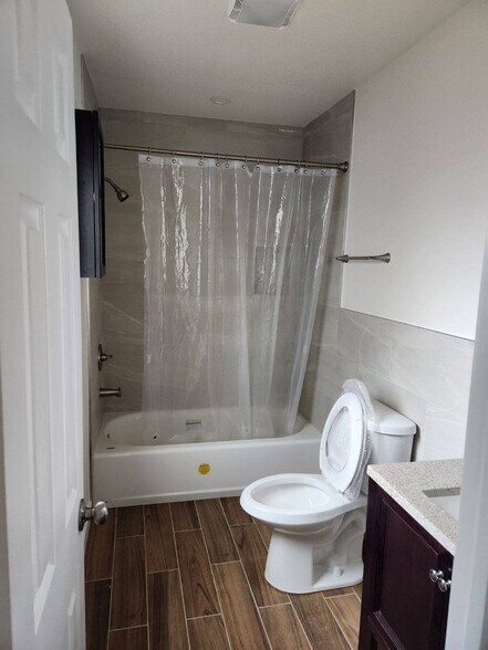 Building Photo - 914 N Olive St