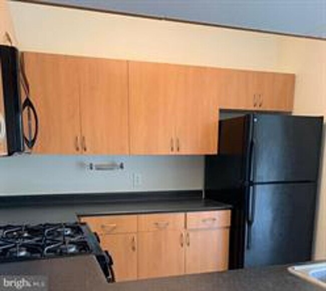 Building Photo - LOVELY TOP LEVEL CONDO IN GERMANTOWN