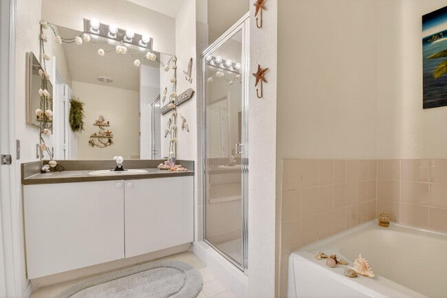 Building Photo - 501 Belmont Pl