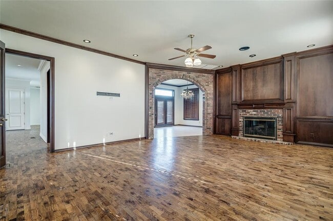 Building Photo - 1300 Irvine Dr
