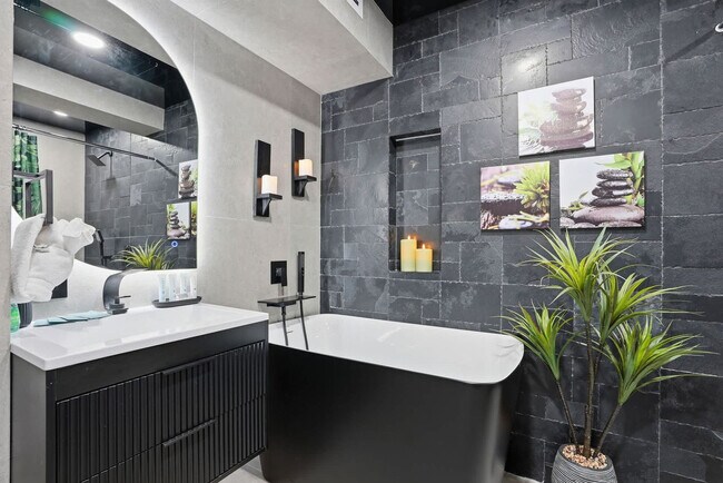 Building Photo - 8743 Thomas Dr