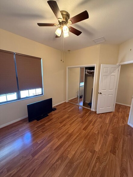 Building Photo - 1319 Clove Dr