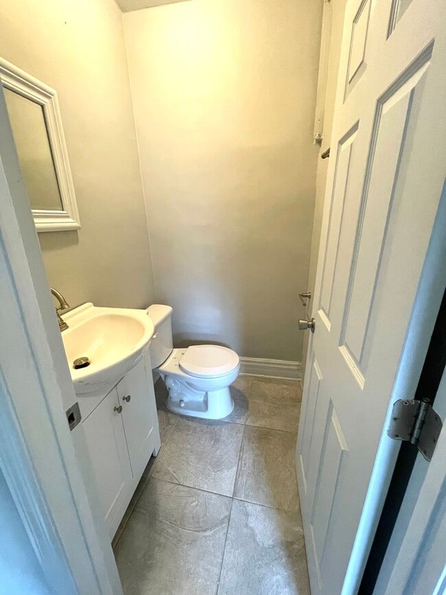 Building Photo - 1808 10th Ave N