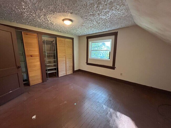 Building Photo - 377 Talbot Ave