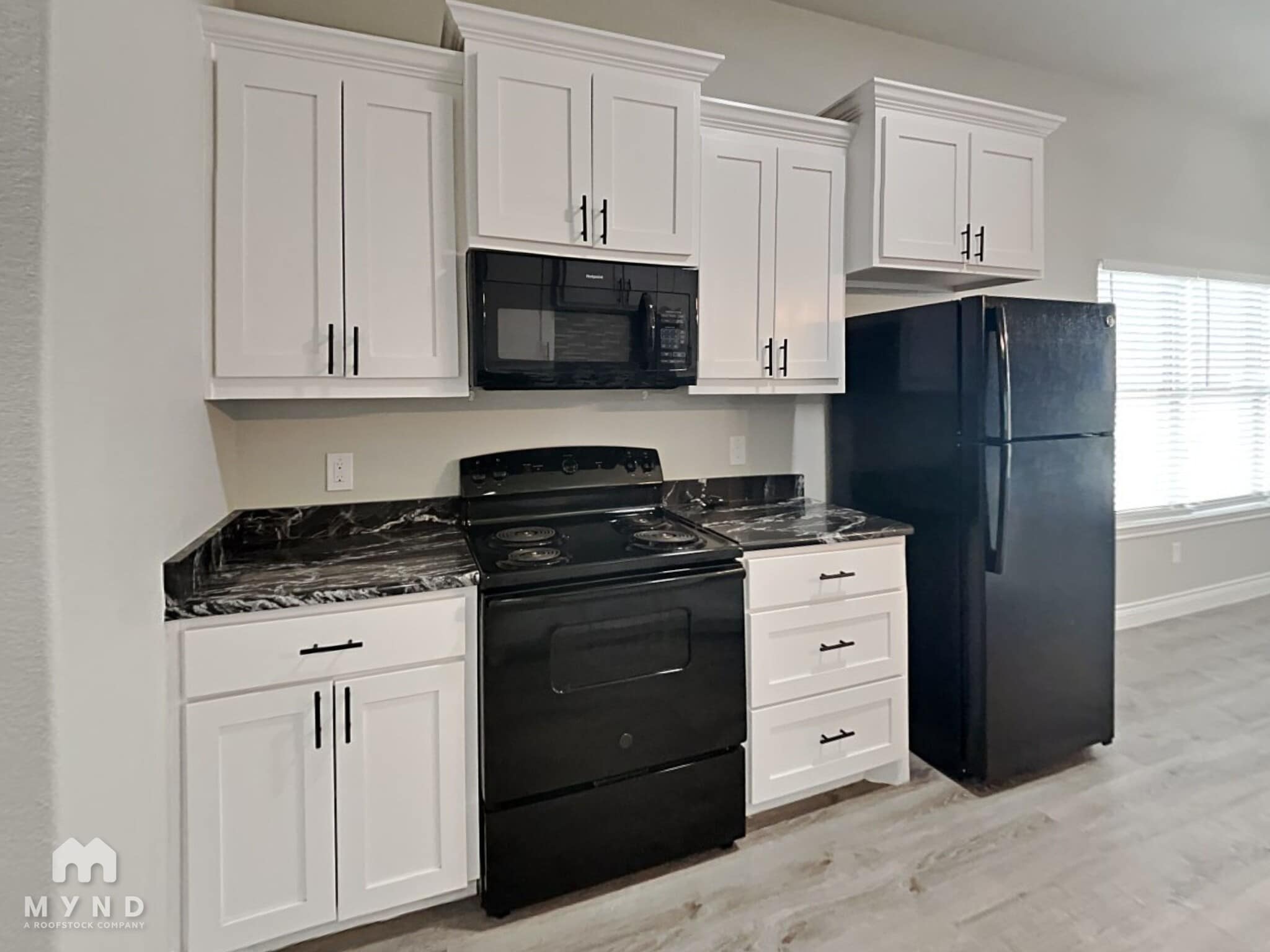 Building Photo - 375 E 9th St