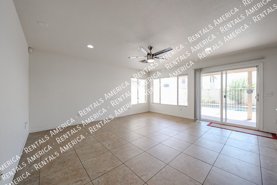 Building Photo - 820 N Granada Dr