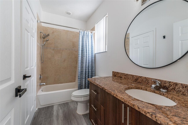 Building Photo - 422 NE 1st Ave