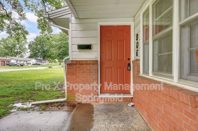 Building Photo - 906 N Belview Ave