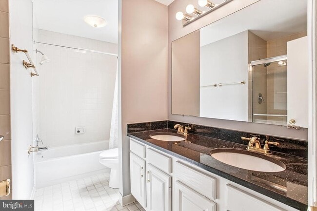 Building Photo - 3809 Hemlock Way