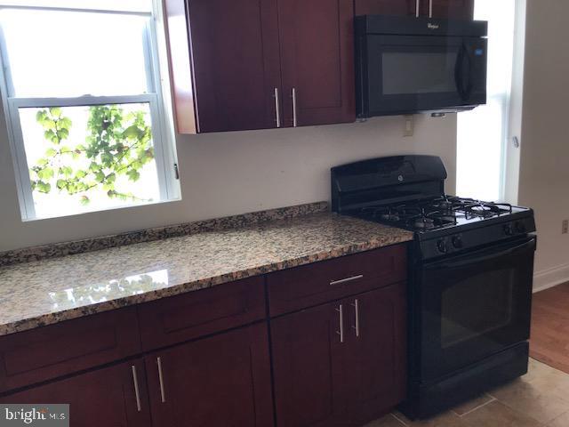 Building Photo - 1404 S 5th St