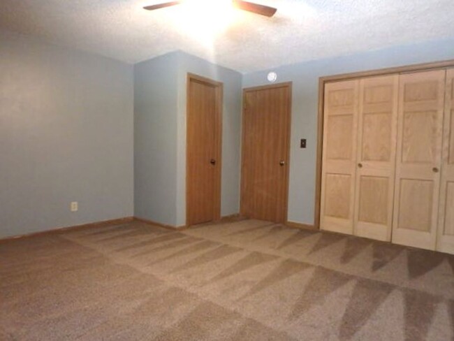 Building Photo - Fantastic 3 Bed 2.5 Bath Condo In S. Columbia