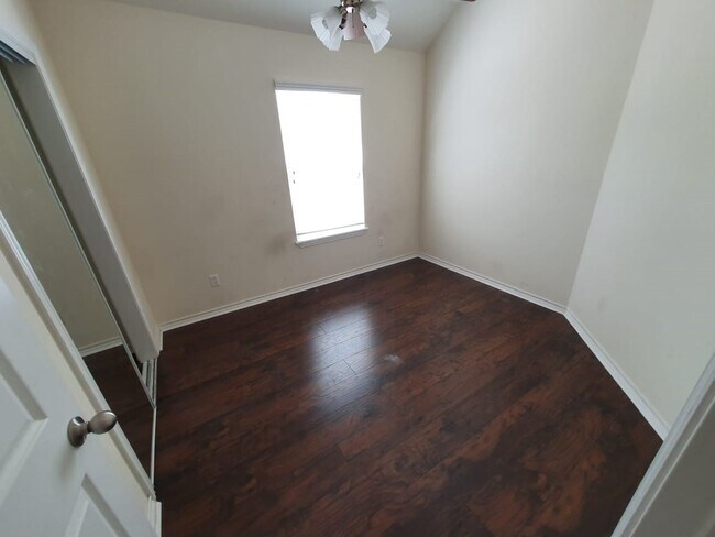 Building Photo - 16020 Fountainview Dr
